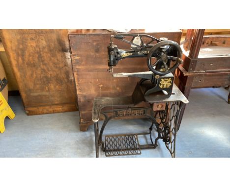 Sale Item:    SINGER SEWING MACHINE (AF)   Vat Status:   No Vat   Buyers Premium:  This lot is subject to a Buyers Premium o