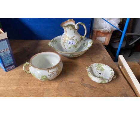  Sale Item:    DOULTON BURSLEM WASH BASIN SET   Vat Status:   No Vat   Buyers Premium:  This lot is subject to a Buyers Premi