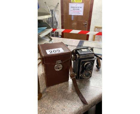  Sale Item:    ZEISS IKON IKOFLEX CASED CAMERA   Vat Status:   No Vat   Buyers Premium:  This lot is subject to a Buyers Prem