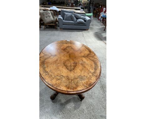  Sale Item:    WALNUT BREAKFAST TABLE (AF)   Vat Status:   No Vat   Buyers Premium:  This lot is subject to a Buyers Premium 