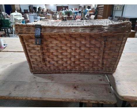  Sale Item:    LARGE WICKER BASKET (AF)   Vat Status:   No Vat   Buyers Premium:  This lot is subject to a Buyers Premium of 