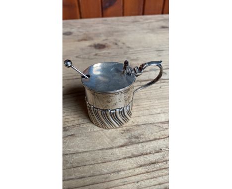  Sale Item:    SILVER MUSTARD POT   Vat Status:   No Vat   Buyers Premium:  This lot is subject to a Buyers Premium of 15% + 