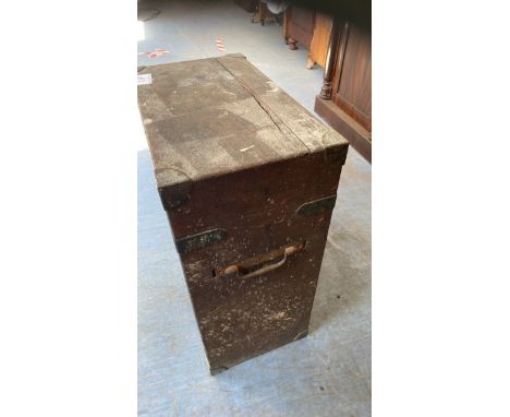  Sale Item:    OAK WOODEN BOX   Vat Status:   No Vat   Buyers Premium:  This lot is subject to a Buyers Premium of 15% + Vat 