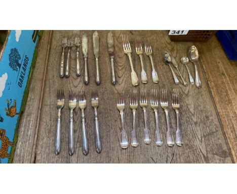  Sale Item:    BOX SILVER CUTLERY   Vat Status:   No Vat   Buyers Premium:  This lot is subject to a Buyers Premium of 15% + 