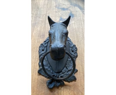  Sale Item:    METAL REPRO HORSE HEAD DOOR KNOCKER  Vat Status:   No Vat   Buyers Premium:  This lot is subject to a Buyers P