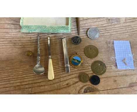  Sale Item:    BOX SILVER PENCIL HOLDER ETC   Vat Status:   No Vat   Buyers Premium:  This lot is subject to a Buyers Premium