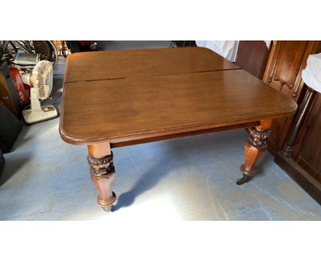  Sale Item:    OAK EXTENDING DINING TABLE C/W 3 LEAVES-(AF)  Vat Status:   No Vat   Buyers Premium:  This lot is subject to a