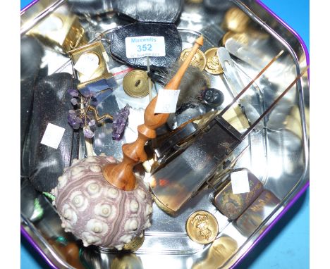 Two pairs of vintage spectacles; a 19th century brass mounted ruler; pens; buttons; etc.