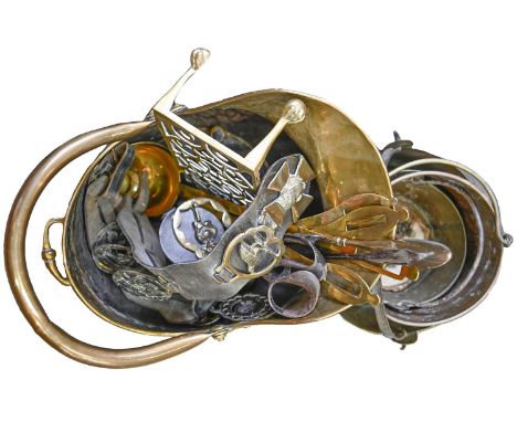 Miscellaneous Victorian and later brassware, to include three culinary ladles, straining ladle, horse brass, trivet, preservi