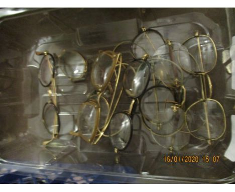 CRATE CONTAINING VINTAGE SPECTACLES