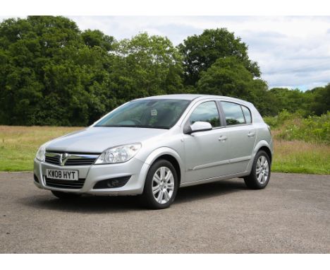 Vauxhall Astra 1.9 CDTI in silver. Registration number KW08 HYT. First registered 22-05-2008. With an MOT until 06-10-2022. C