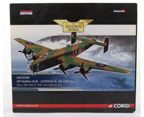 Corgi “The Aviation Archive” HP Halifax B.3 boxed, model is in near mint condition still has accessories sealed in bags appea