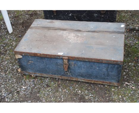 A pine trunk, 33'' x 20'' x 11'' high.