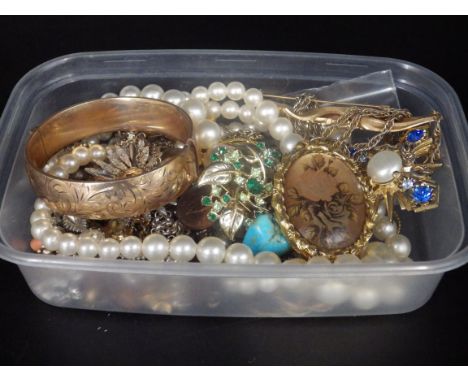 Box of costume jewellery - to include a rolled gold bangle, some silver, brooches, necklaces etc.. plus a vintage 1970's Max 
