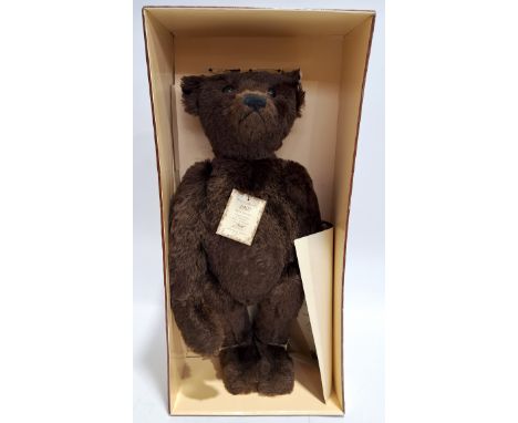 Steiff British Collectors 1907 replica teddy bear, white tag 406065, chest tag and certificate, Excellent Plus, within Fair P