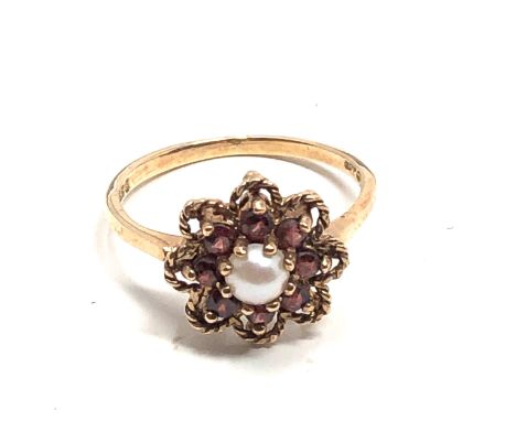 9ct gold pearl &amp; garnet cluster dress ring (2.6g) 