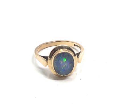 9ct gold opal cocktail ring (2.7g) 