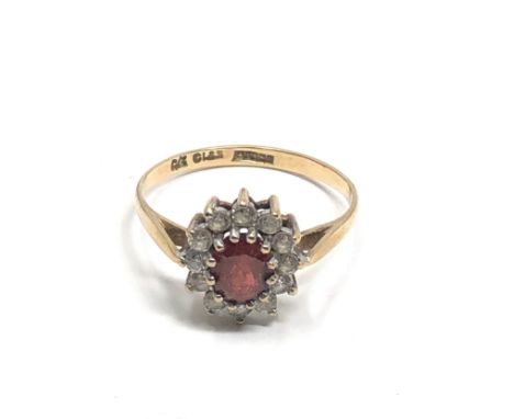 9ct gold clear stone &amp; garnet  ring (1.9g) 