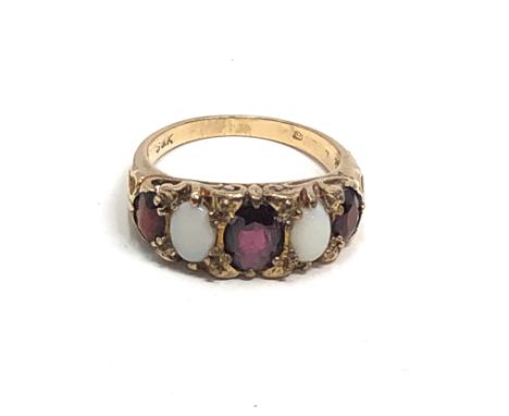 9ct gold garnet &amp; opal  ring (3.1g) 