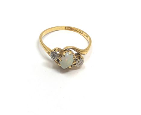 18ct gold &amp; platinum diamond &amp; opal ring (2.9g) 