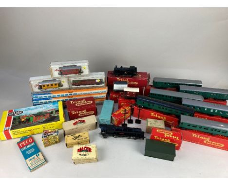Two Tri-ang '00' gauge model railway locomotives, R.50 Princess Elizabeth, and R.52 0-6-0 electric loco, boxed, together a Tr