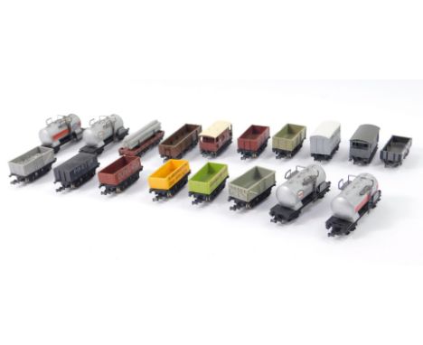 Lima Graham Farish and Peco N gauge wagons. (17)