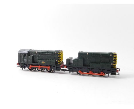 A pair of Lima OO gauge joined diesel shunting locomotives, BR green livery, D4501.