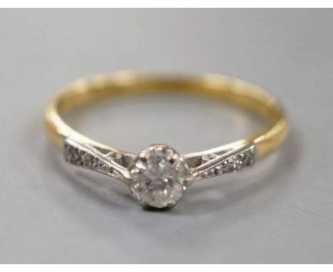 An 18ct and single stone diamond ring, with diamond set shoulders, size R/S, gross weight 2.8 grams.