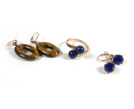 A 9ct yellow gold ring set two lapis lazuli spheres within a crossover setting, ring size R, together with a pair of similar 