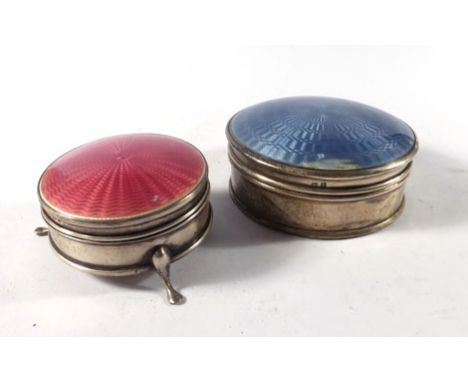 An early 20th century silver and guilloché enamelled ring box of circular form on three outswept feet, hallmarks indistinct, 