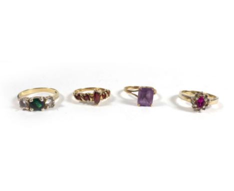 Four 9ct yellow gold and yellow metal dress rings set amethyst, garnet and clear and coloured paste, various sizes