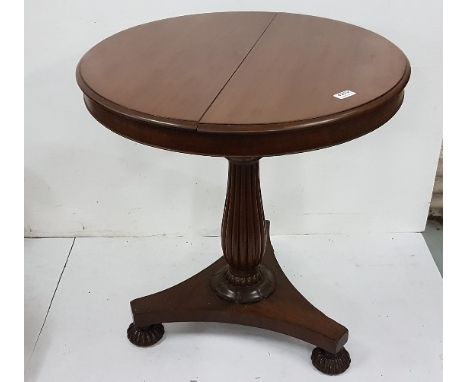 WMIV Circular Mahogany Occasional Table, on ribbed pod on tripod base with ribbed round feet, 69cm dia