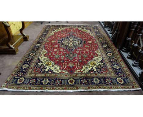 Red ground Persian Tabriz Carpet, with a traditional Tabriz medallion design, size 3.1 x 2.1m