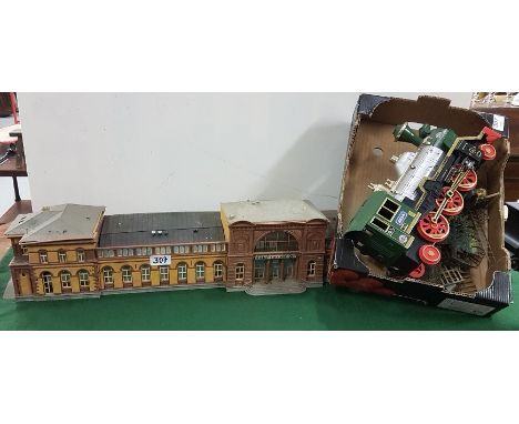 Model of German Train Station (plastic), 1 x modern model train etc