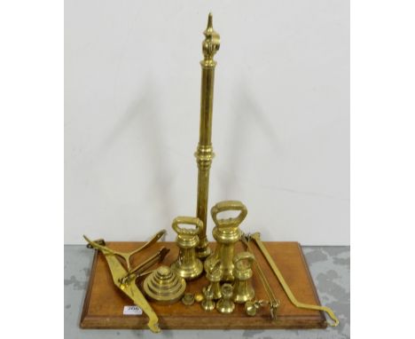 Avery W &amp; T "CLASS V" Brass Balance Weighing Scales on oak platform (no pans), also set of 6 BANKFIELD weights, 7lb to sm