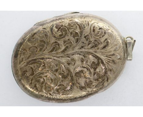 Hallmarked silver locket pendant for scrap, 15.6g. UK P&amp;P Group 1 (£16+VAT for the first lot and £2+VAT for subsequent lo