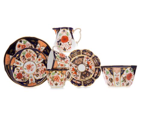 EARLY 20TH CENTURY ROYAL CROWN DERBY IMARI PATTERN TEA SERVICEpattern no. 6041, decorated with panels of stylised flowers in 