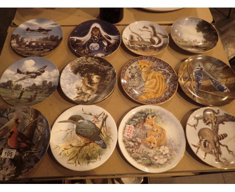 Collection of decorative cabinet plates including Wedgwood and Royal Worcester