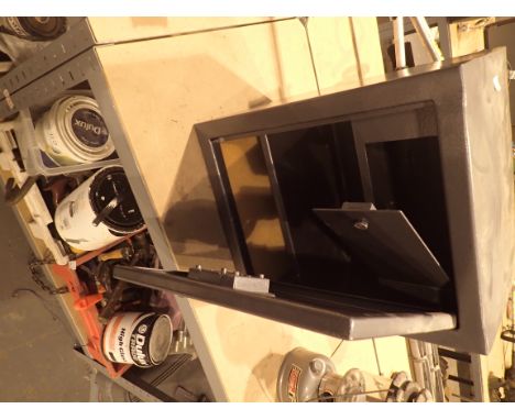 Metal safe with lockable inner safe and shelf 38 x 26 x 46 cm ( keys in office  8383 )
