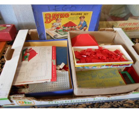 A collection of early Lego together with a Bayko construction kit