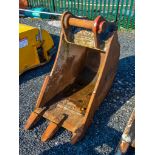 Strickland 2ft digging bucket to suit JCB JS130