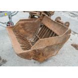 Riddle bucket to suit 13 tonne excavator  DB