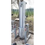 Sumner 2015 manual hoist c/w forks LK85V410