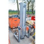 Sumner 2015 manual hoist S/N: 7166 A658005