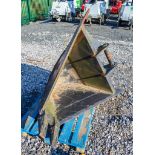V bucket to suit JCB JS130