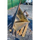 V bucket to suit JCB JS130