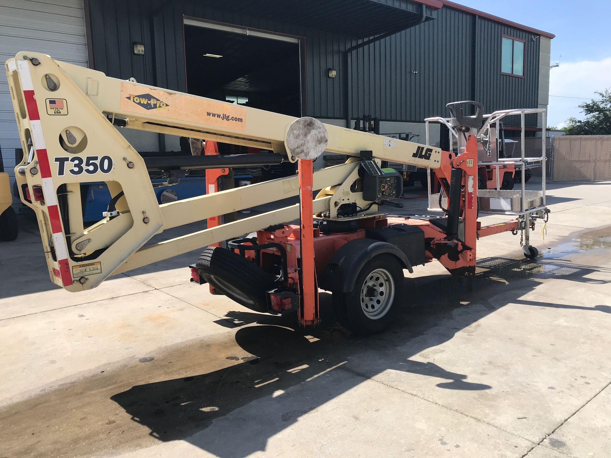 2011 JLG T350 TOWBEHIND ARTICULATING & TELESCOPIC MAN LIFT, 35 FT