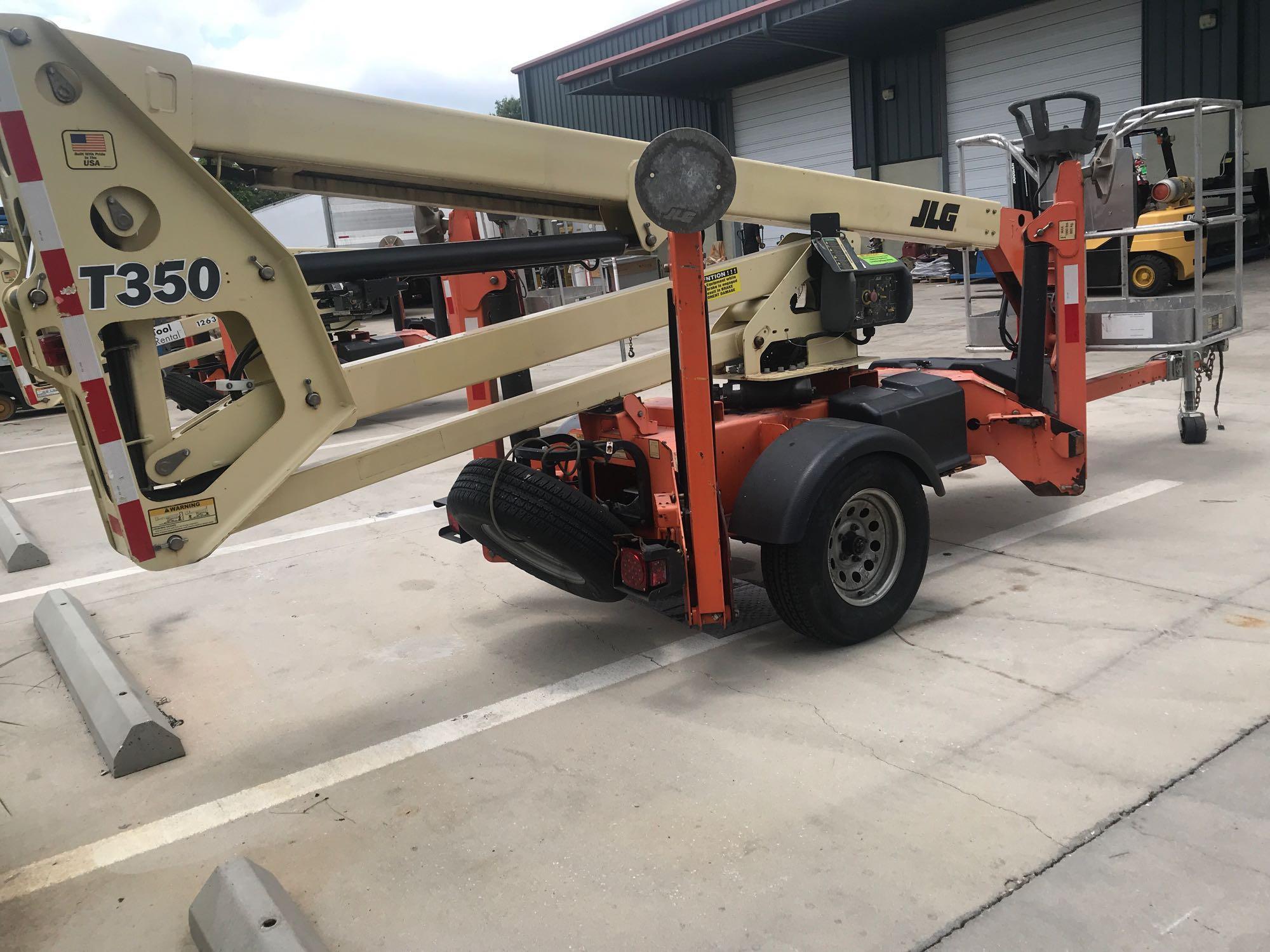 2010 JLG T350 TOWBEHIND ARTICULATING & TELESCOPIC MAN LIFT, 35 FT