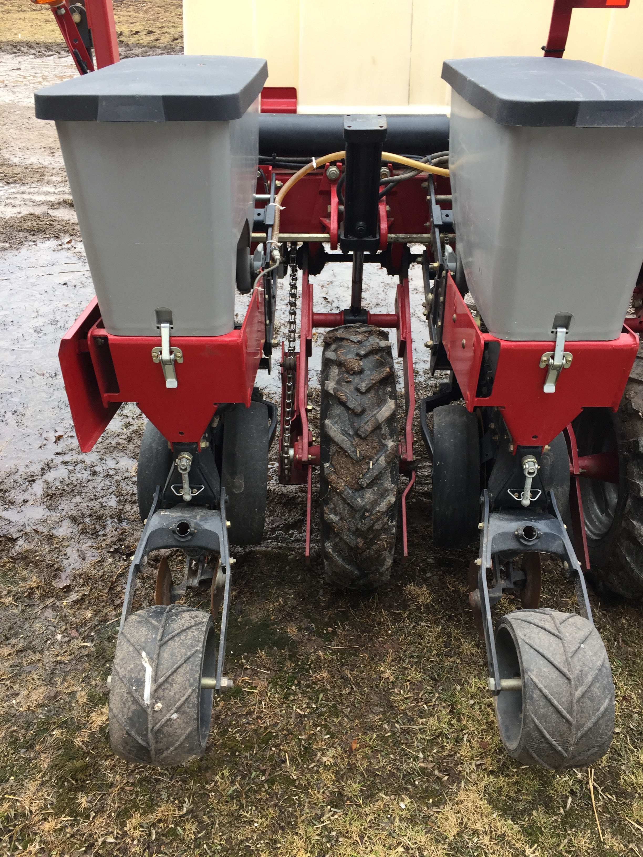 Case IH 1200 6 row corn planter w/ pop up fert, 2 100 gal fert tanks
