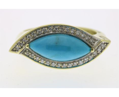 Geelgouden ring bezet met turkoois en diamant, gehalte 585/000, bruto gewicht 8.7 gram. Maat 17.
